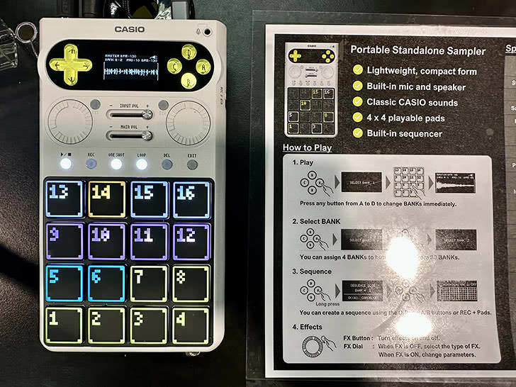 ICON_jp's tweet image. カシオからゲーム機のようなデザインのサンプラー、「SX-C1」が登場…… マイクやスピーカーも内蔵、USBからのサンプリングにも対応 - ICON icon.jp/archives/27298