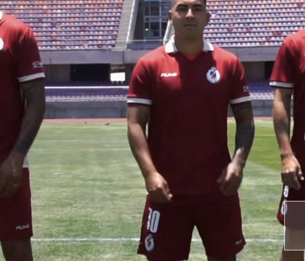 EL diseño está hermoso, le sacas a apuestas Royale y es muy linda, por último póngalo pero no en la parte de abajo Po Ctm <a href="/CDLS_OFICIAL/">CD La Serena Oficial</a>