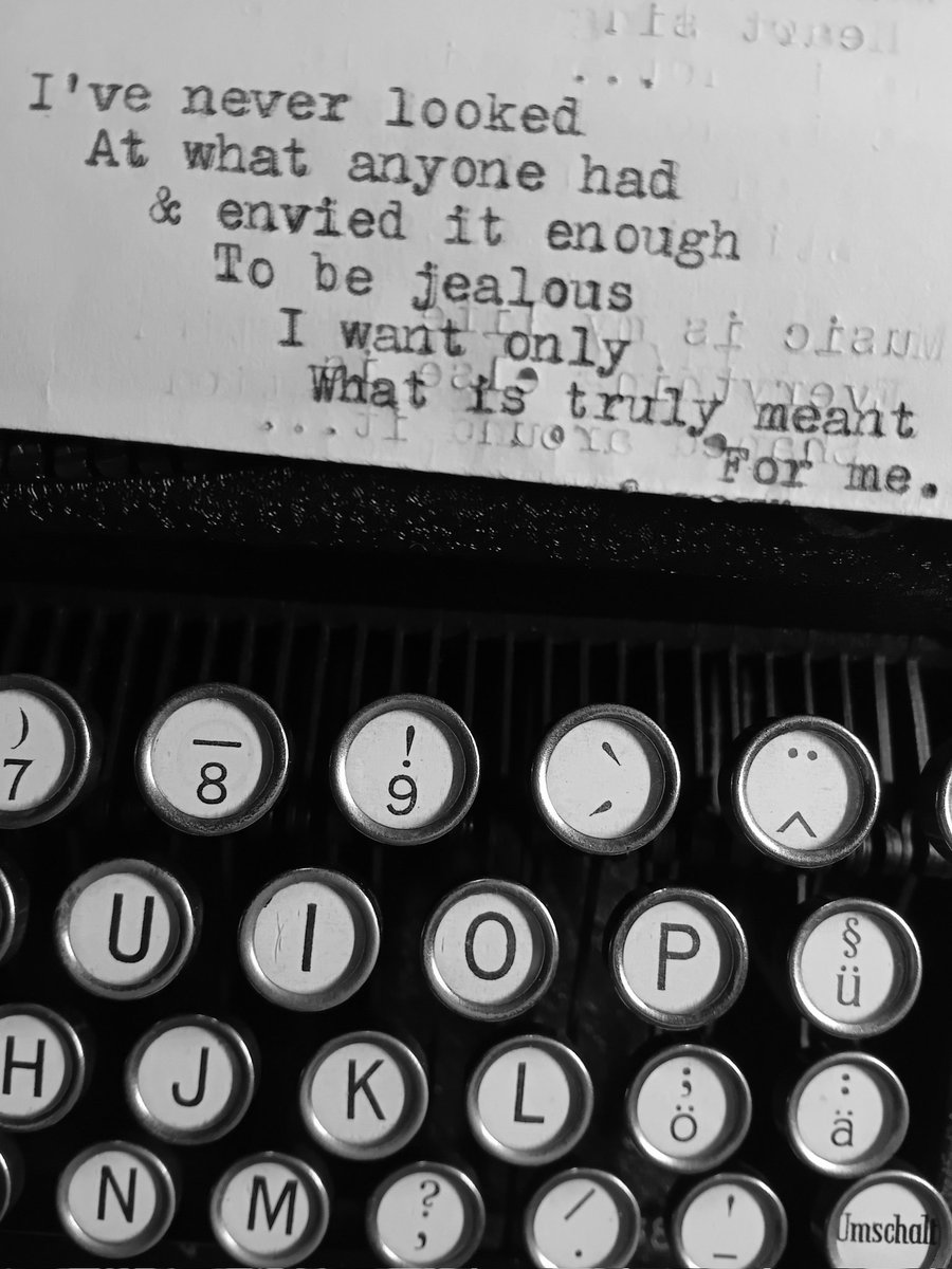 EmmaRugg's tweet image. I've never... #typewriter #typewritten