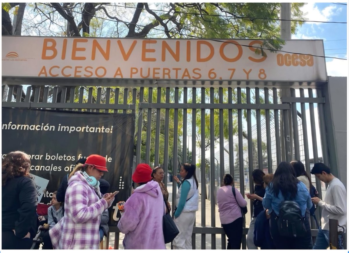 BelnPaloma1's tweet photo. TICKET MASTER FRAUDE TOTAL @ivan_escalante, no que una preventa justa, esto es un fraude!! Exigimos claridad y legalidad en el asunto, @Profeco la venta ilegal de los boletos para el concierto @Ticketmaster_Me que paso no que no habia venta en taquilla #BTS_WORLDTOUR_MEXICOCITY https://t.co/YhGlQNMLAX