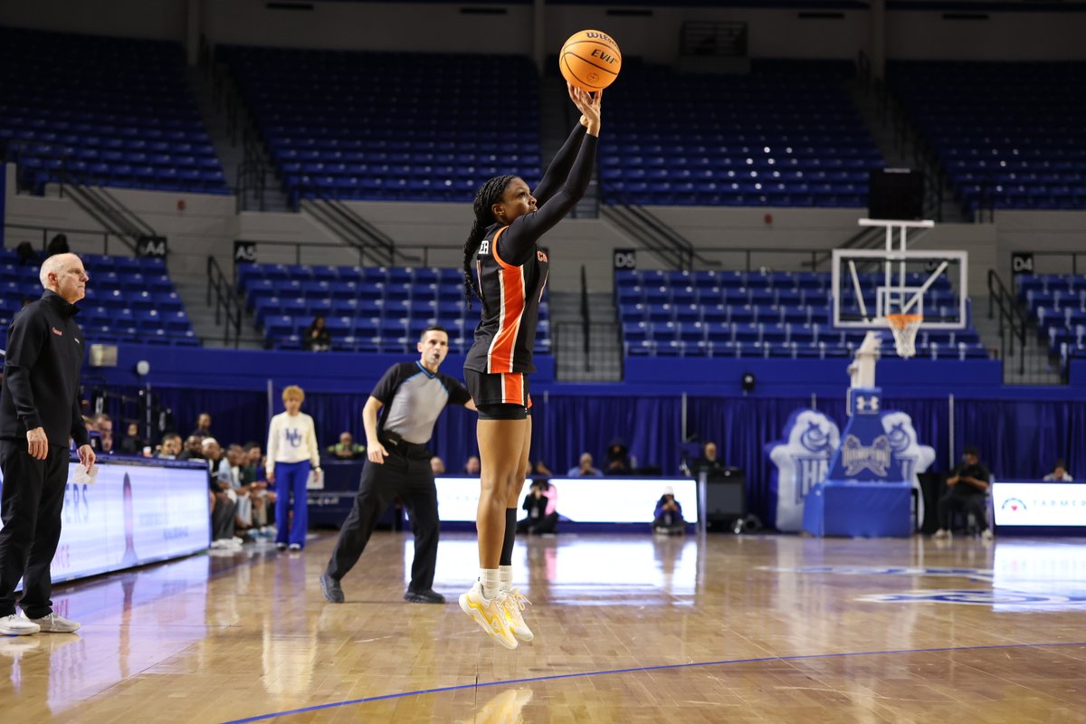 GoCamelsWBB's tweet image. Liv knocks down the three to push our lead back to 10!

#RollHumps 🐪🏀