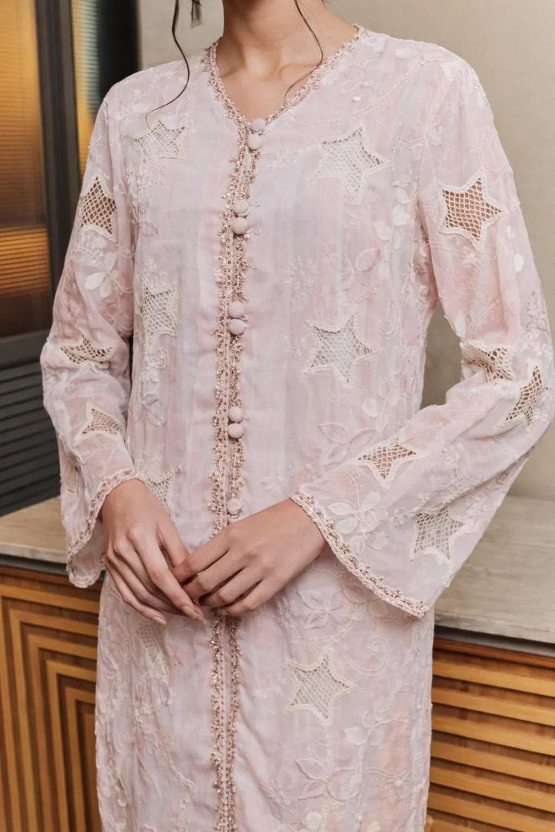 bckupacc99's tweet image. OMG Terjumpa hidden shop dekat Shop33‼️
Baju raya lain dari yang lain and the details✨️