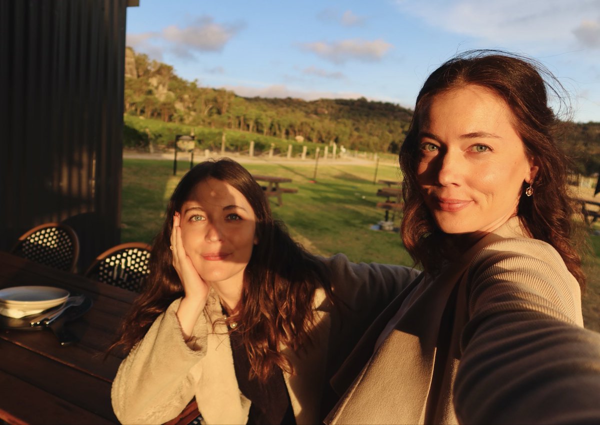 NineYearSister's tweet photo. Nothing quite like pizza at golden hour 😍🌅

📸 Last night’s gig at Balancing Heart Vineyard https://t.co/Al1mbz7ZfF