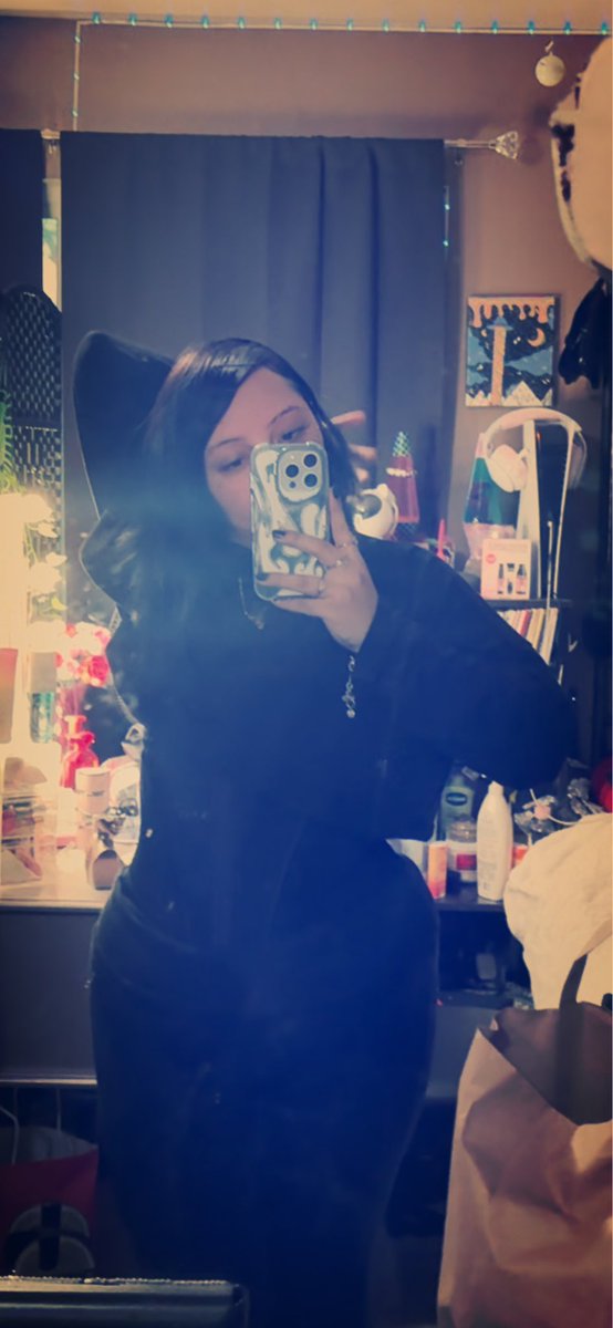 liya! $15 dm fee tweet media