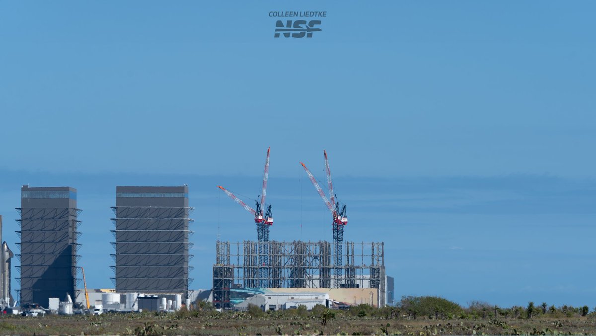 Battle of the Bays #2

Although I admit it isn't much of a battle, it's still fun to see the construction side by side.

<a href="/NASASpaceflight/">NSF - NASASpaceflight.com</a> views:
nsf.live/spacecoast
nsf.live/starbase