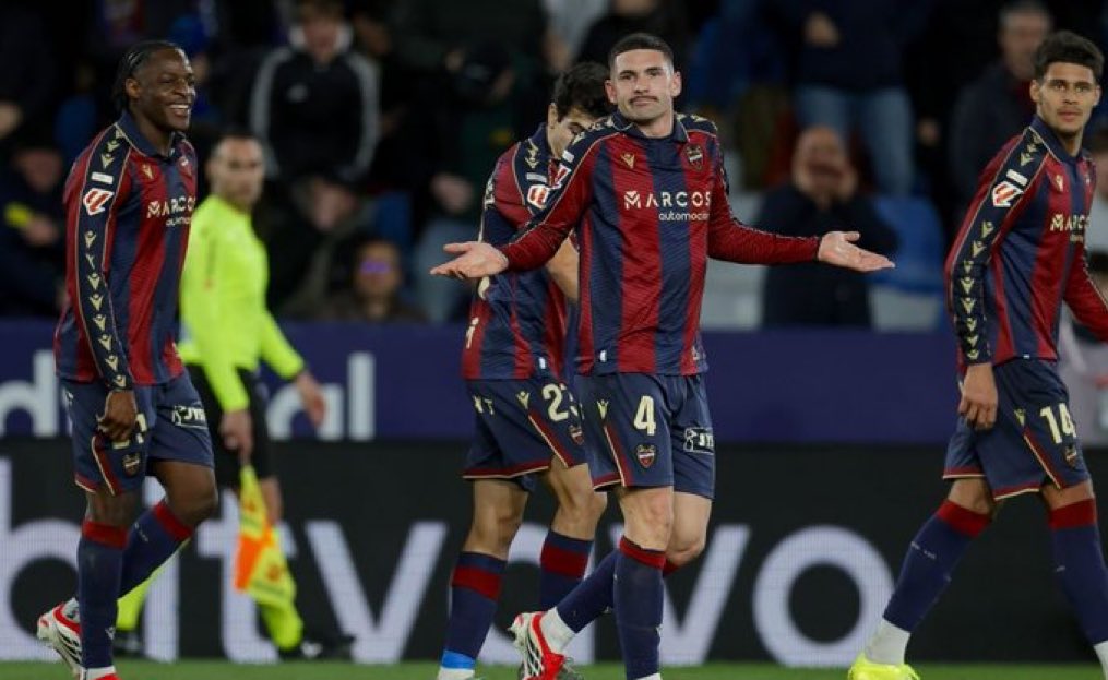 AlexandrePiris's tweet image. 4 años después el Ciutat vio a su equipo ganar en primera división