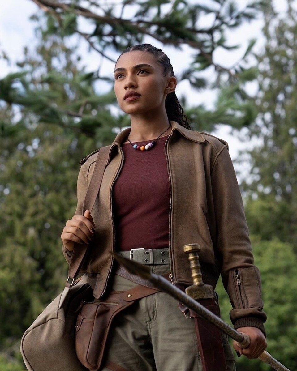 jallezeglyth's tweet image. aquela semideusa que usa uma lança pra se defender não se da muito bem com o percy jackson e é traída por um filho de hermes