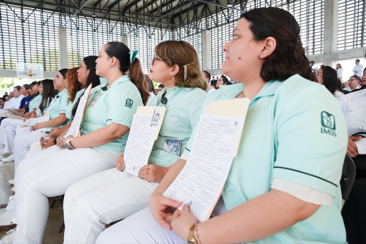 En representación del Poder Judicial, el magistrado presidente del Tribunal Superior de Justicia, Heyden Cebada, acompañó a la gobernadora <a href="/MaraLezama/">Mara Lezama</a> y al director general del <a href="/Tu_IMSS/">IMSS </a>, <a href="/zoerobledo/">Zoé Robledo</a>, en la entrega de 71 bases laborales al personal del IMSS en #QuintanaRoo.