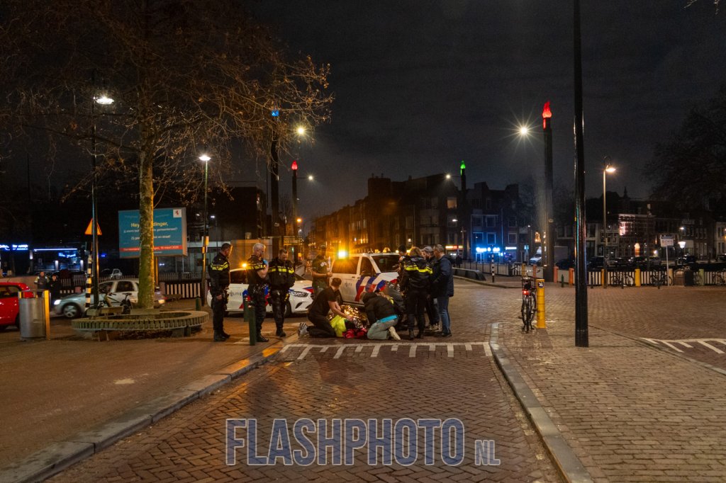 Pizzakoerier gewond na harde val met bezorgscooter