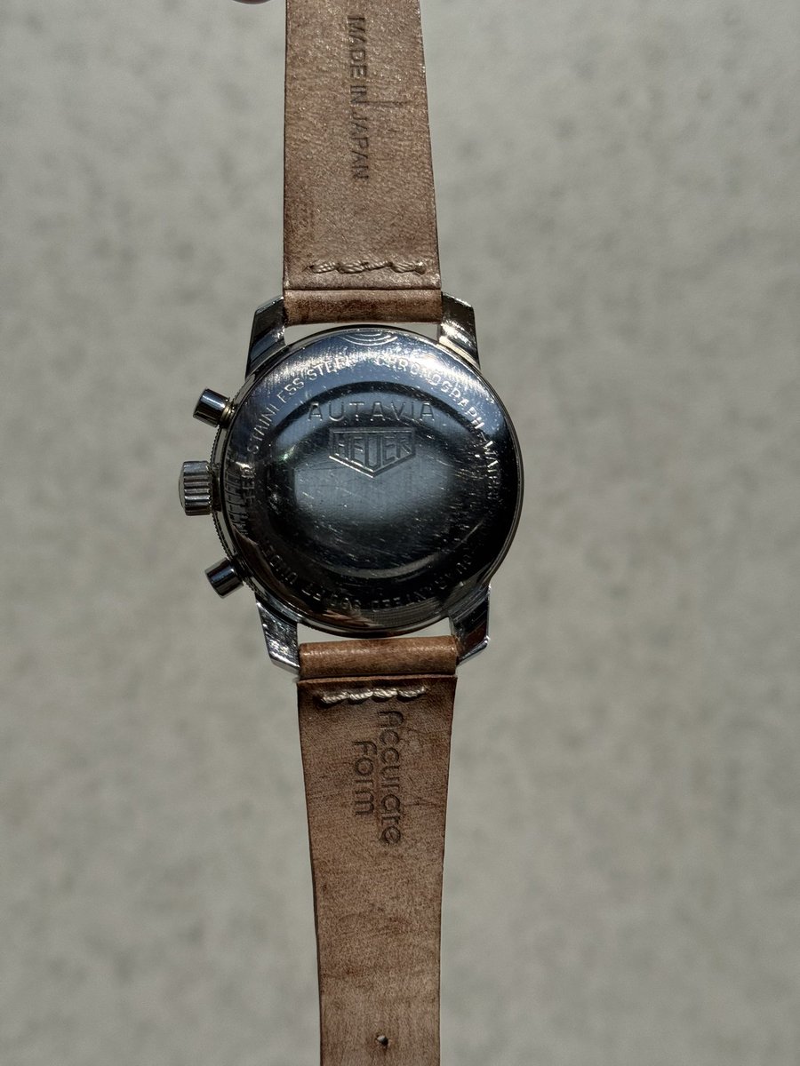 xsO3OrwmhjDFlXJ's tweet image. おはようございます☀

陽射しが強くても寒いですね❄️

ヴィンテージ日和なので昔のホイヤーの逆パンダ着けます🐼
#heuer #autavia #valjoux72