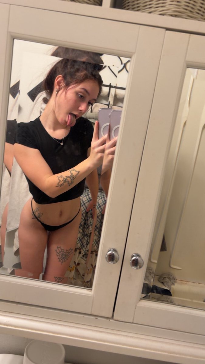 urmissing_rib's tweet image. Who’s down to buy some premades tn or customs?? #spoilme