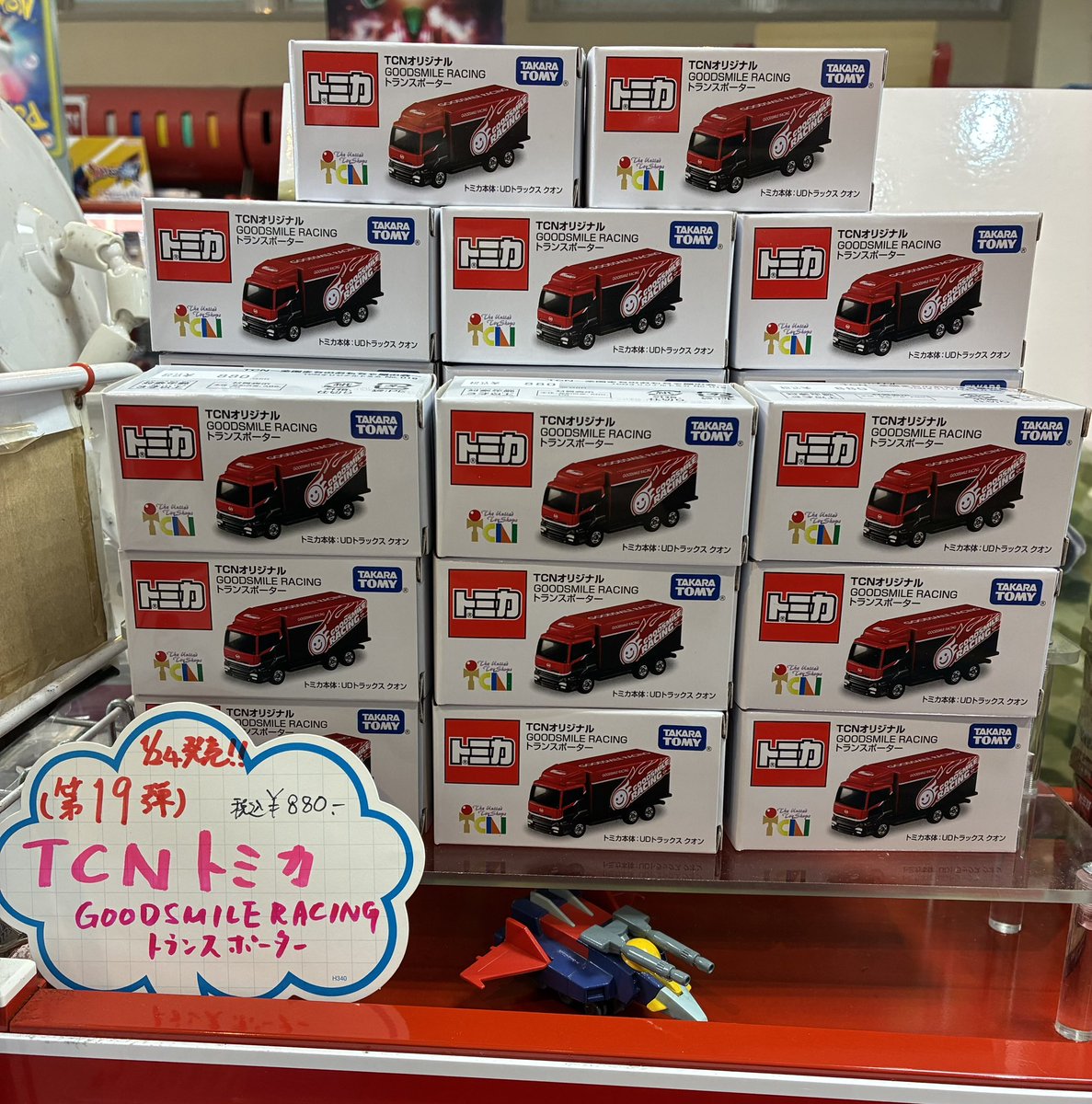 🚖本日発売🚘 TCNオリジナルトミカ 人気のレーシングトラック