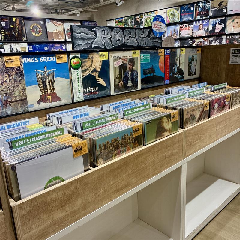 おはようございます☀️ 本日の中古レコードセールはこちらの2本です