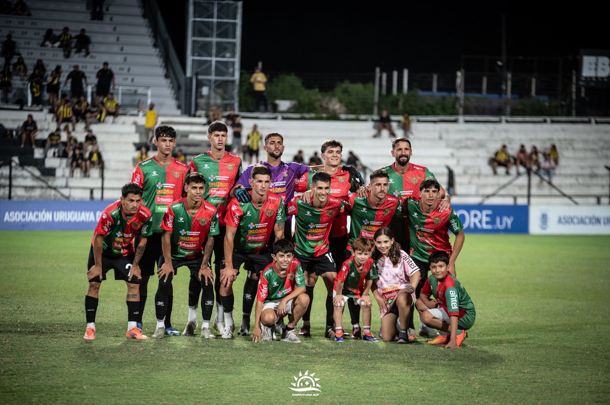 Progreso y Boston River jugaran la primera final de la Copa de la Liga.

Ambos eliminando a Nacional y Peñarol respectivamente por penales.