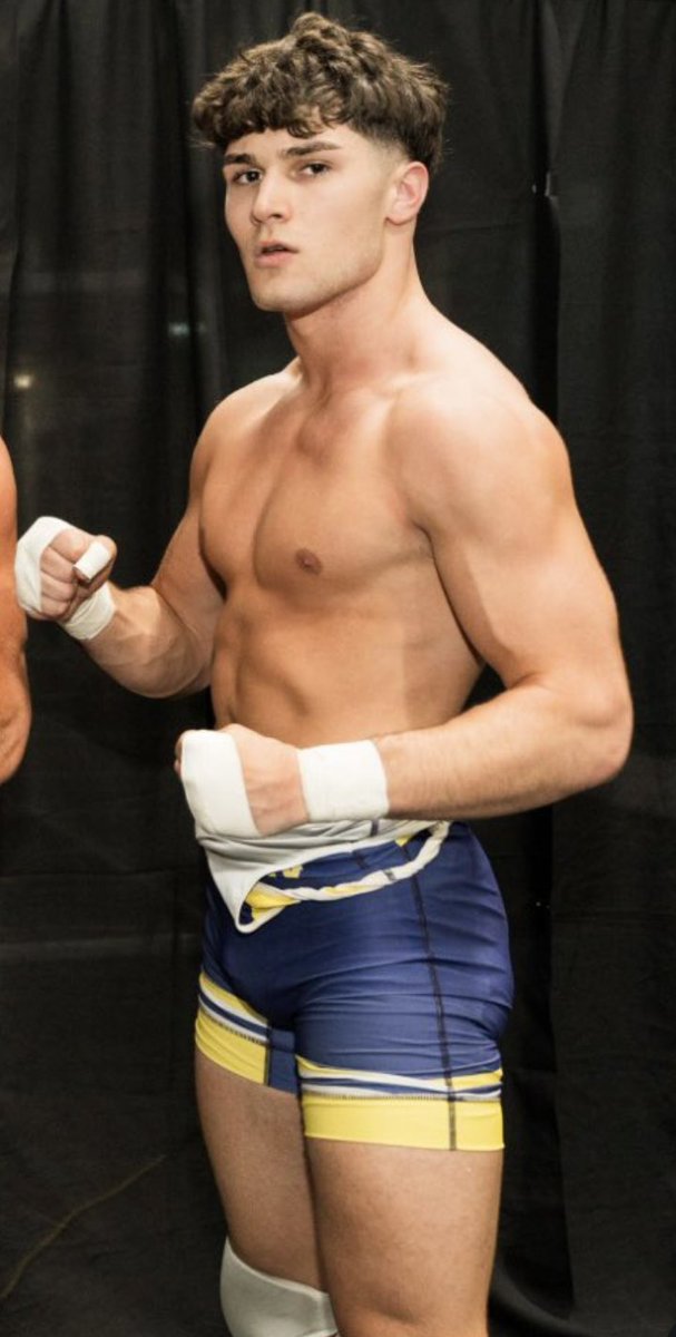 marti25810's tweet photo. Anthony Vecchio

#beefcakesofwrestling #beefcake #muscle #agonophilia #wrestlingfetish #trunks #bulge #thicc #stud #hotwrestler #beefcake #muscle #agonophilia https://t.co/UX5kmZ86d2