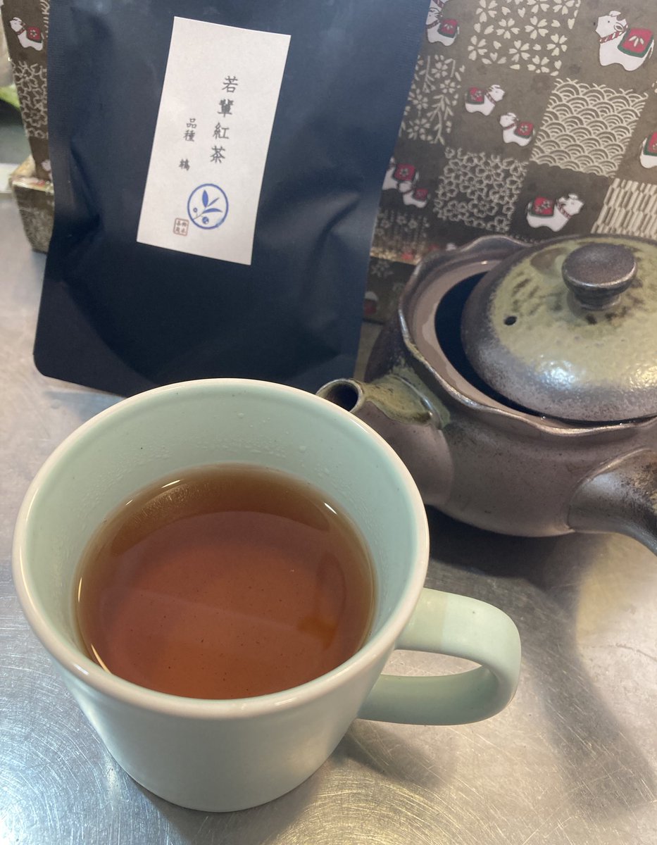 遅刻魔なのに30分前に準備終わっちゃったΣฅʕ•̫͡•ʔฅ

最近は平日も。新手の病？笑
ので、優雅にティータイムです🫧🫖

11時からは
 #緑さんとまったりしましょ！