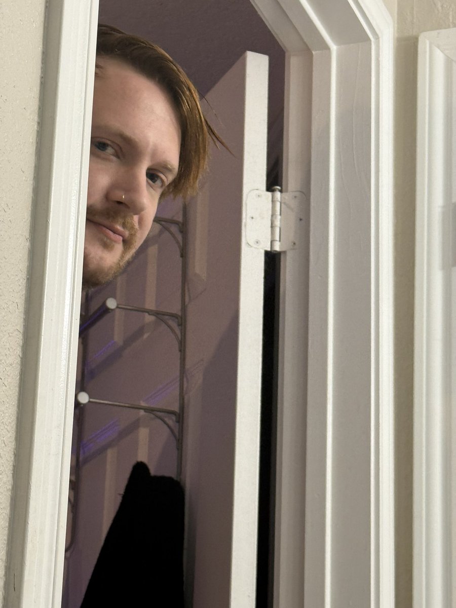 heybecka's tweet photo. how my boyfriend looks at me when i’ve had a long day and he and his droid from disney world come to overstimulate me further https://t.co/B4cHvUQeyy