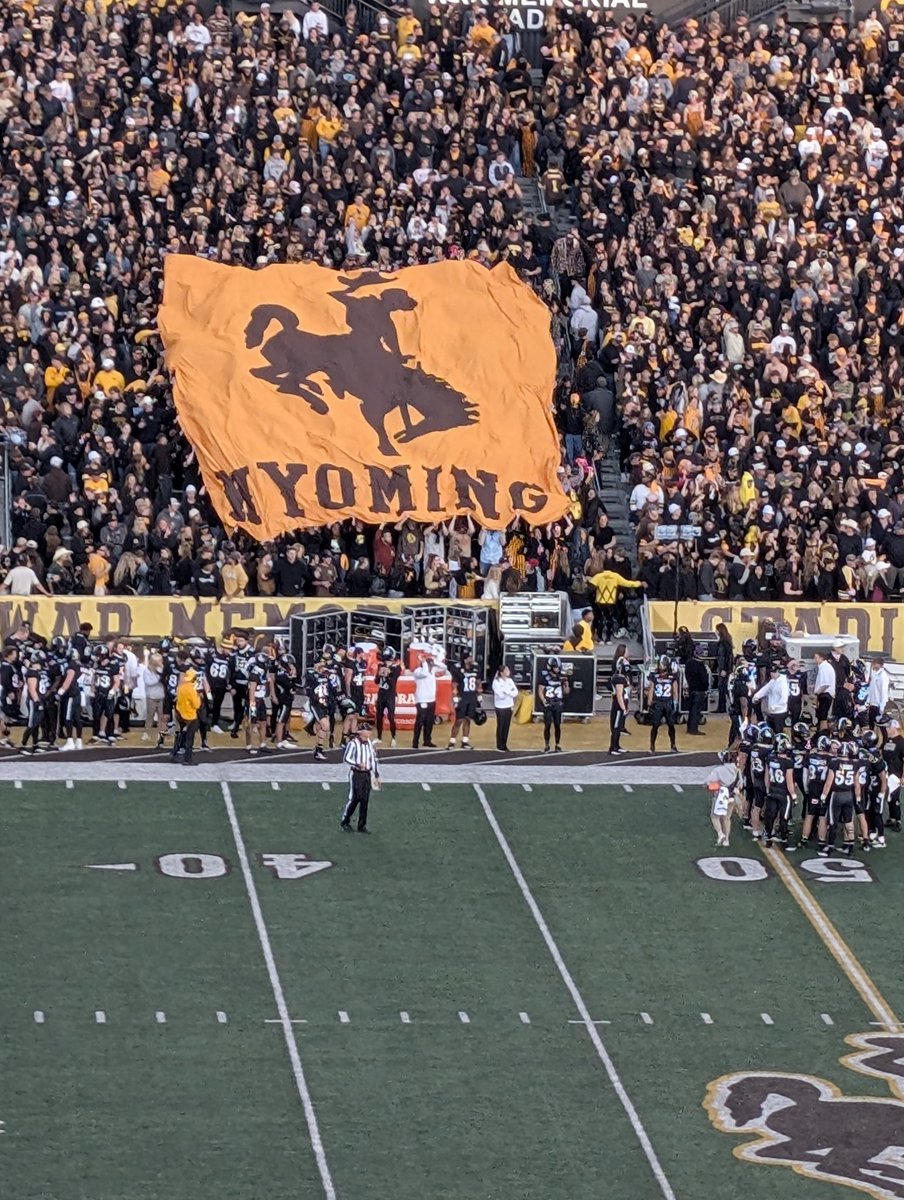 NeighborKurt's tweet photo. @FakeWYOSports Still the border war! My son is somewhere in that student section https://t.co/uLYg7g264S