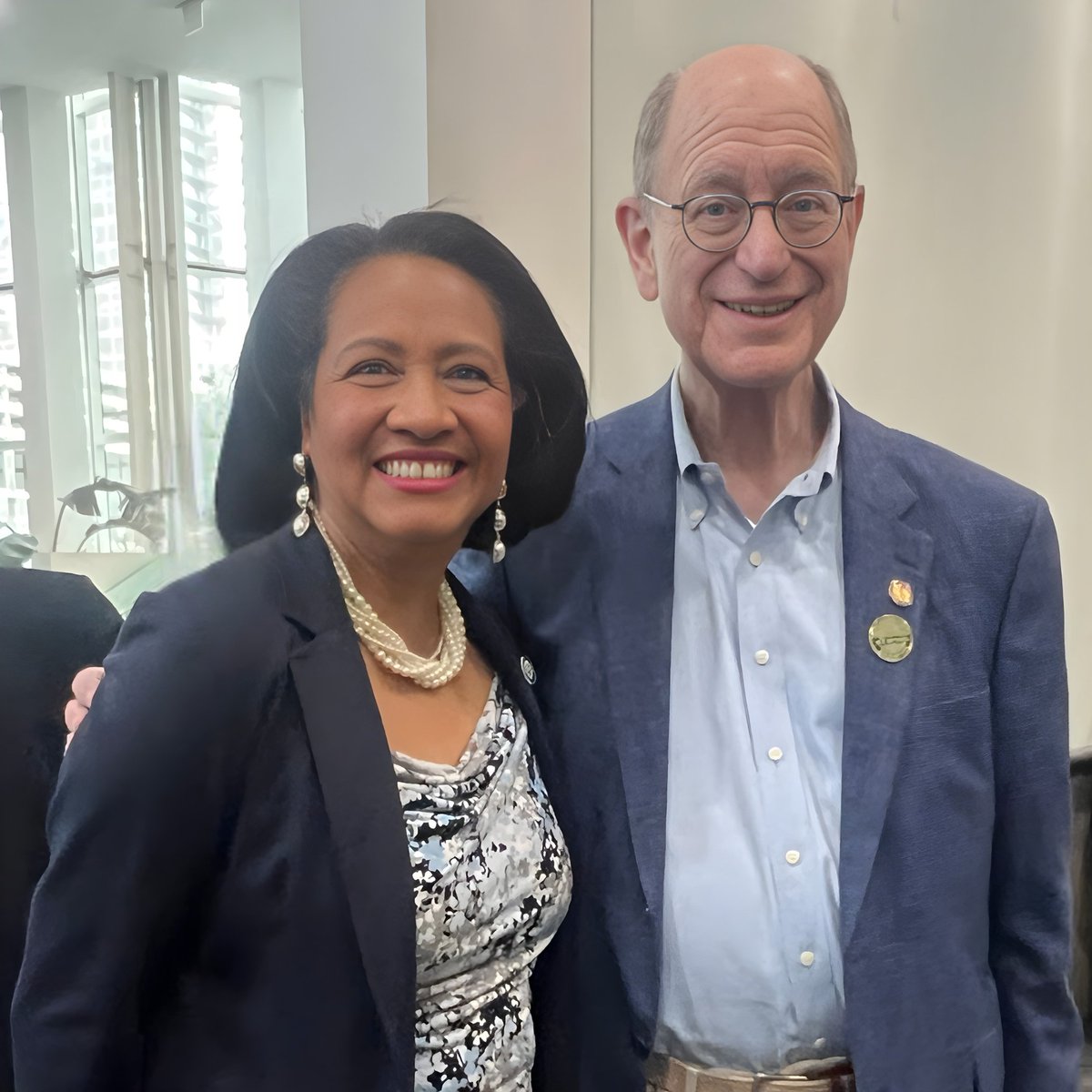 ValleyAlliance's tweet image. 🫱🏼‍🫲🏿Alliance CEO Sonya Blake joined Congressman Brad Sherman, Miguel Santana (@calfund), Charisse Bremond Weaver (Brotherhood Crusade), &amp;amp; Alliance Board Member Marianne Haver Hill at a celebration honoring the life &amp;amp; legacy of Dr. Martin Luther King Jr. #MLKDay #SanFernandoValley