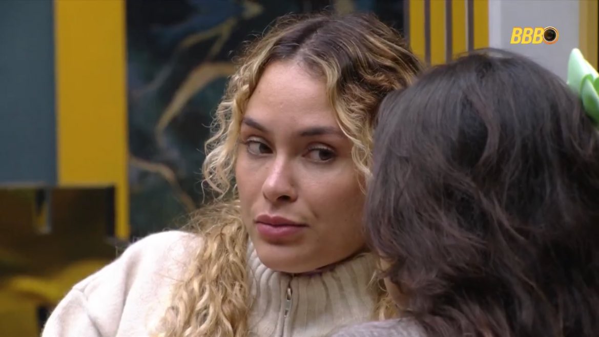 tracklist's tweet image. Sarah: “O Matheus eu já vi falando algumas merdas… Mas esse negócio que ela [Ana Paula] tá fazendo, acho que isso é forçação de barra”

Gabriela: “Eu também tô achando…”

#BBB26