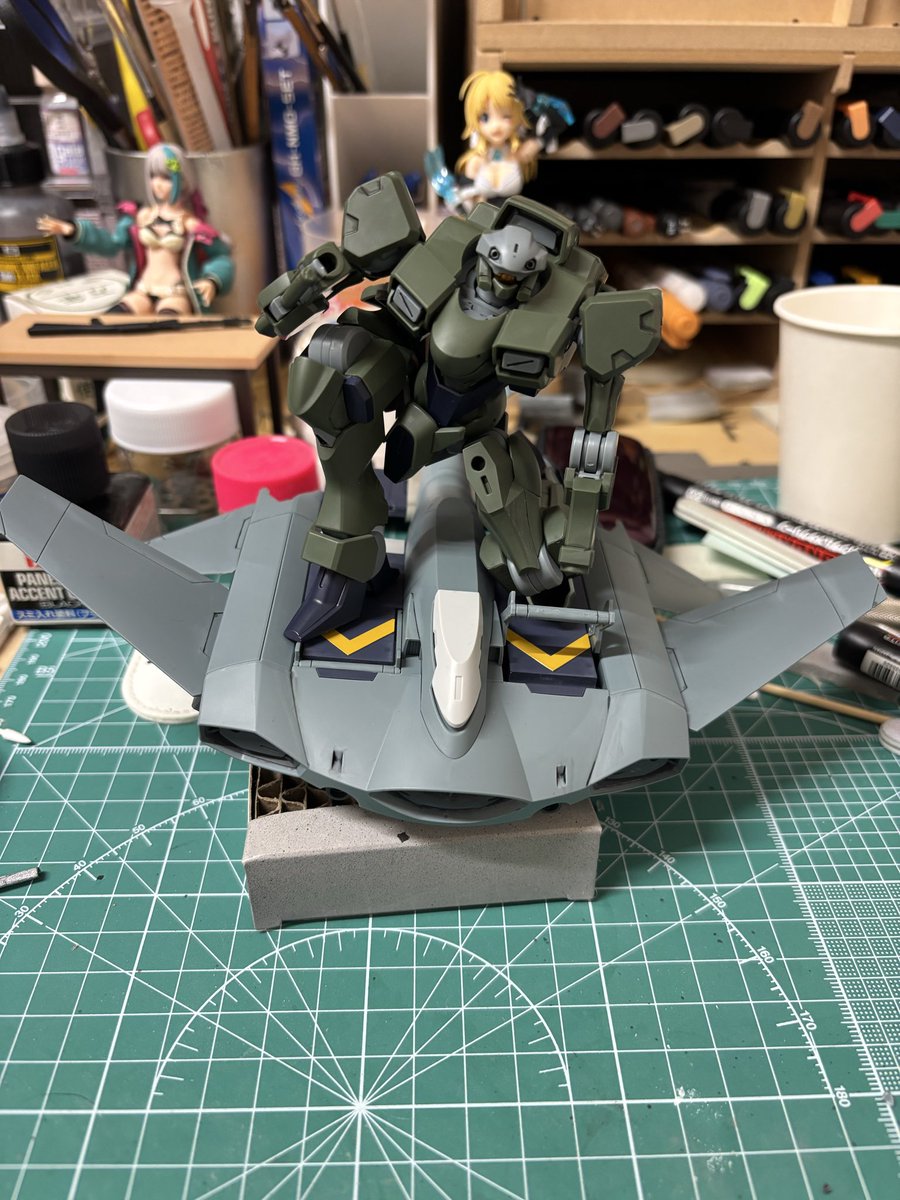 積みプラの山を崩せ！
２つ同時並行途中経過。
作業場が寒くてダラダラ。。。

#ガンプラ
#プラモデル