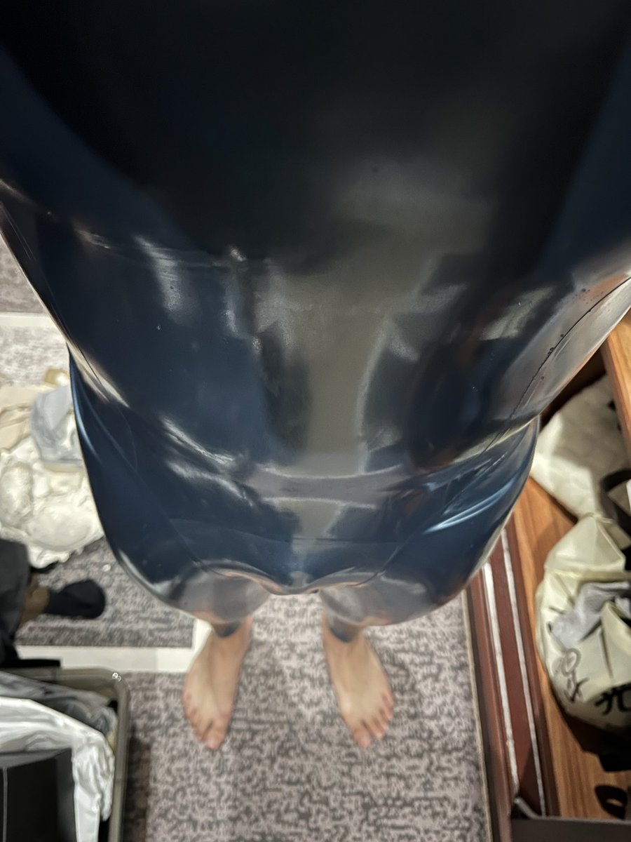 latexDDD's tweet photo. 好久没穿了 #latex https://t.co/WU65qQQylk