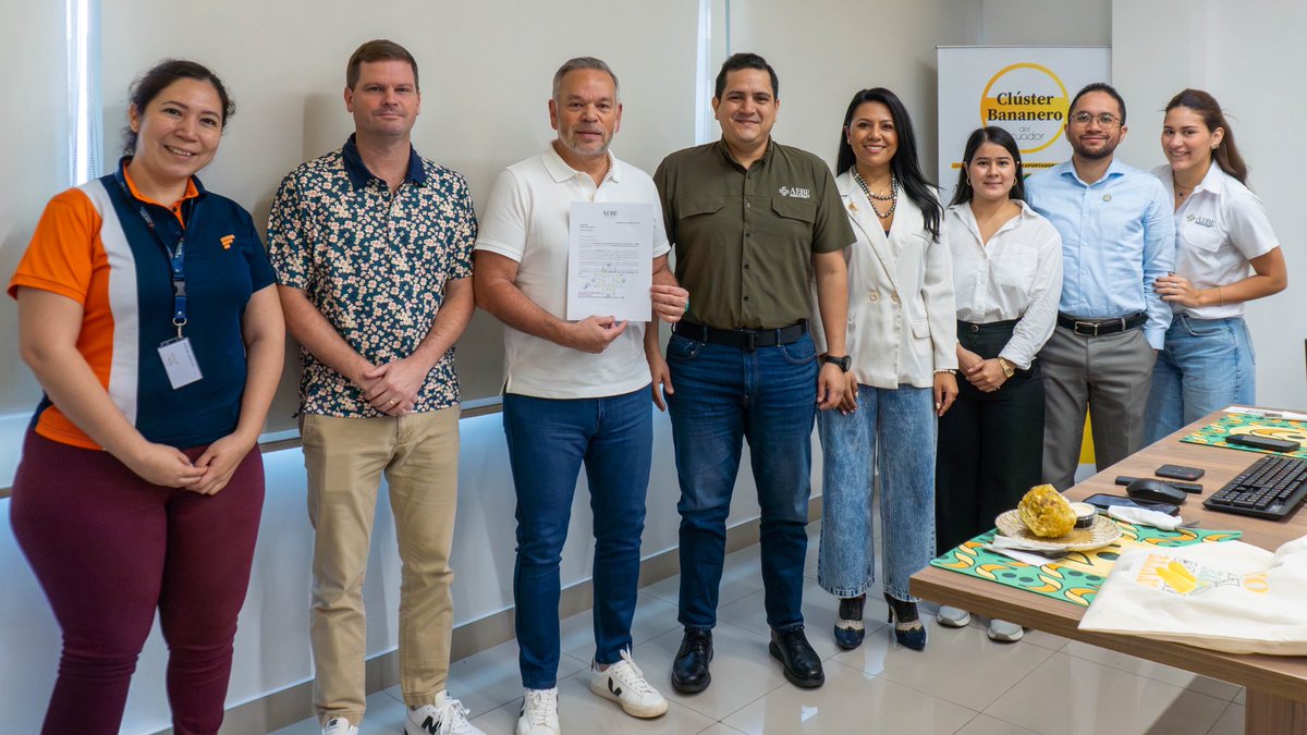 antoniohidalgom's tweet photo. Una semana muy productiva 🍌
Presentamos los resultados 2025 del sector junto a mi equipo de AEBE al Banco Bolivariano, acompañamos a TPG en su rendición de cuentas y dimos la bienvenida a nuestros nuevos socios adherentes, Farletza 🙌🏽🚢

#OrgulloAebe https://t.co/oRhGG9j1bm