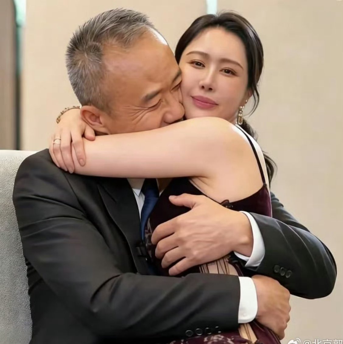 为什么说每条生命的脑浆都不同——
比如你满脑子都是她的时候，众人说你千百遍也无济于事。