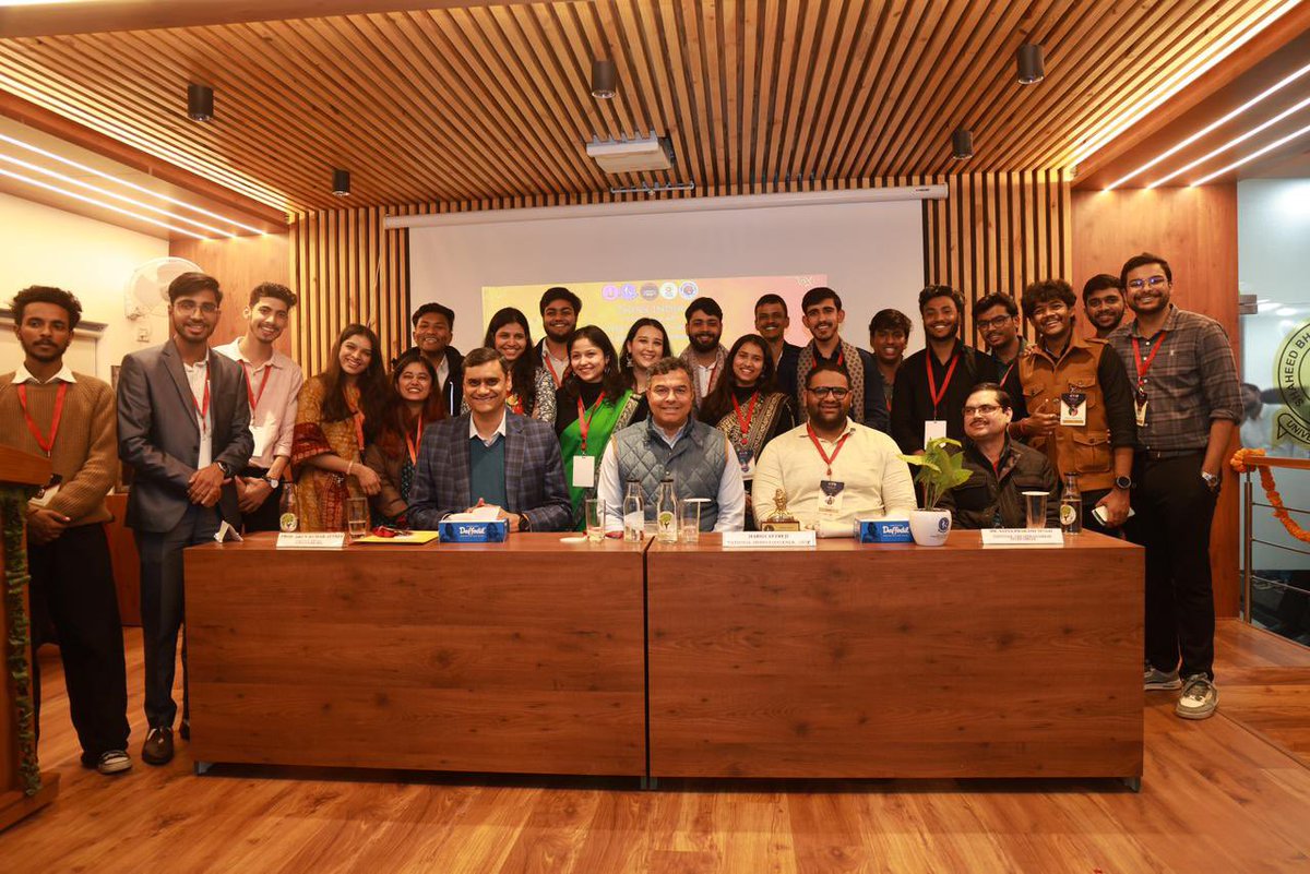 BhagatEvening's tweet photo. A joint program by Veer Savarkar Study Circle &amp; ABVP Swaraj Sansad was successfully organized in the presence of Chief Guest Sh. Parvesh Verma, Cabinet Minister, Delhi Govt., and Guest of Honour Sh. Harsh Attri.
#NationalYouthDay  #SBSEveningCollege @Delhiuniversit @ugc_india https://t.co/kpOr8YQFS2