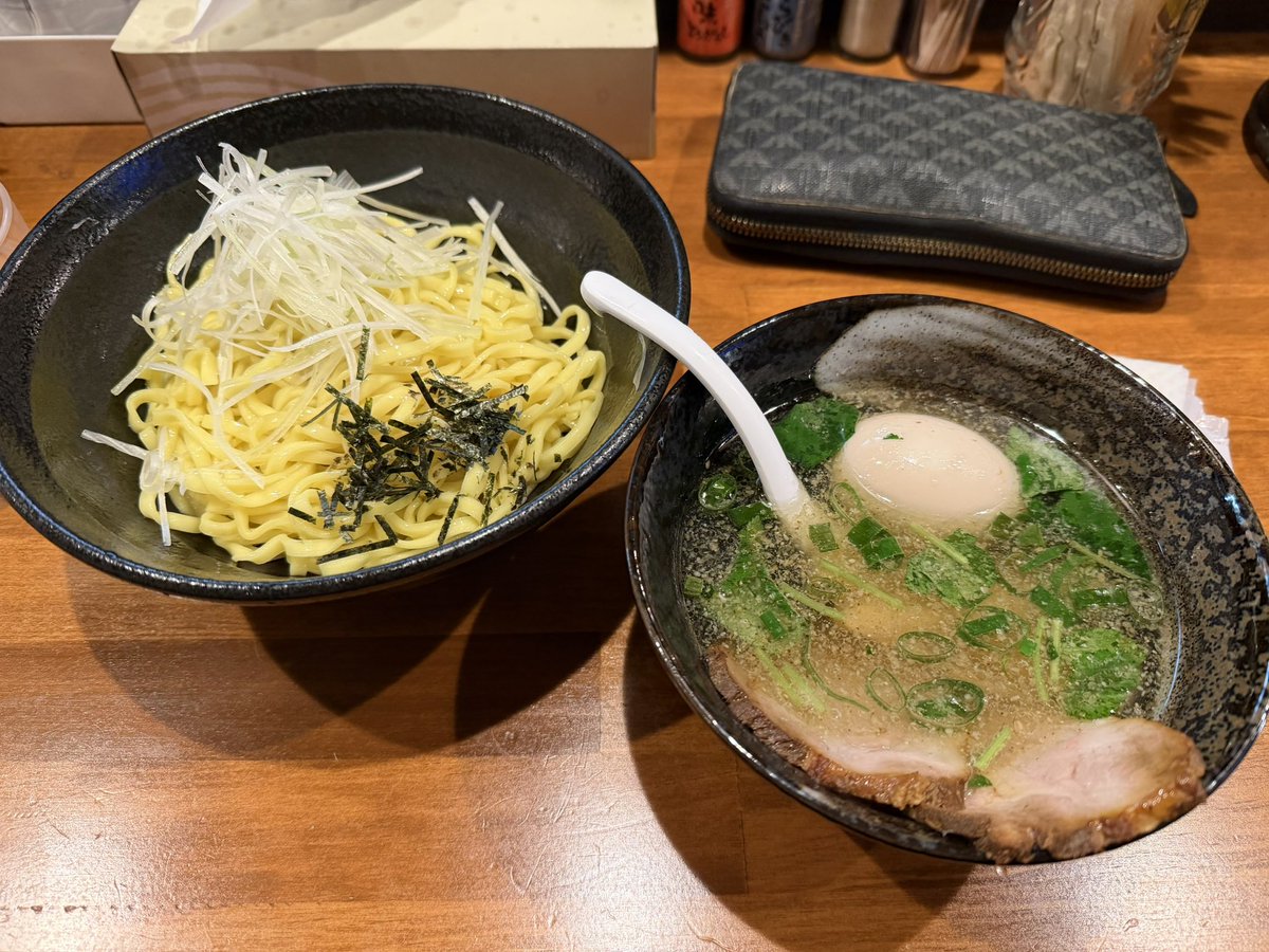 MQube_226's tweet photo. ここは松山〜(๑ ˭̴̵̶᷄൧̑ ˭̴̵̶᷅๑)🎙

 #商人ラーメン部 https://t.co/jWm2TAmbEb