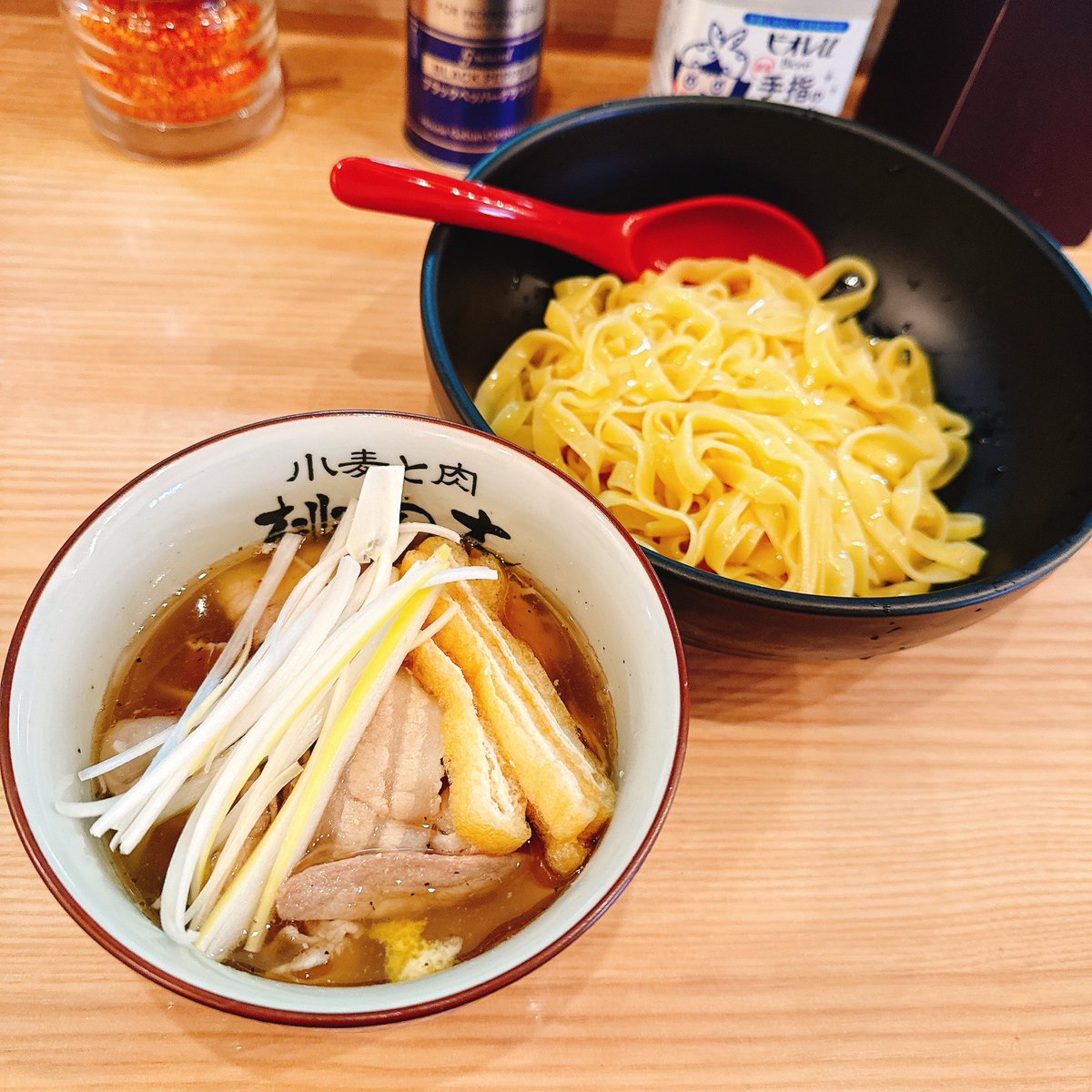 あつもりにするお客様が増えています🤩

冷えた体には 染みる熱々の一杯（〃＾∇＾）o_彡☆
ぜひ、お試しください！
 #我武者羅  #つけ麺  #menu  #ﾃｲｸｱｳﾄ  #新宿御苑