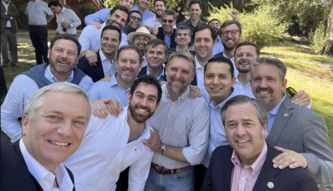 Ladraban día y noche por qué Boric no usaba corbata.