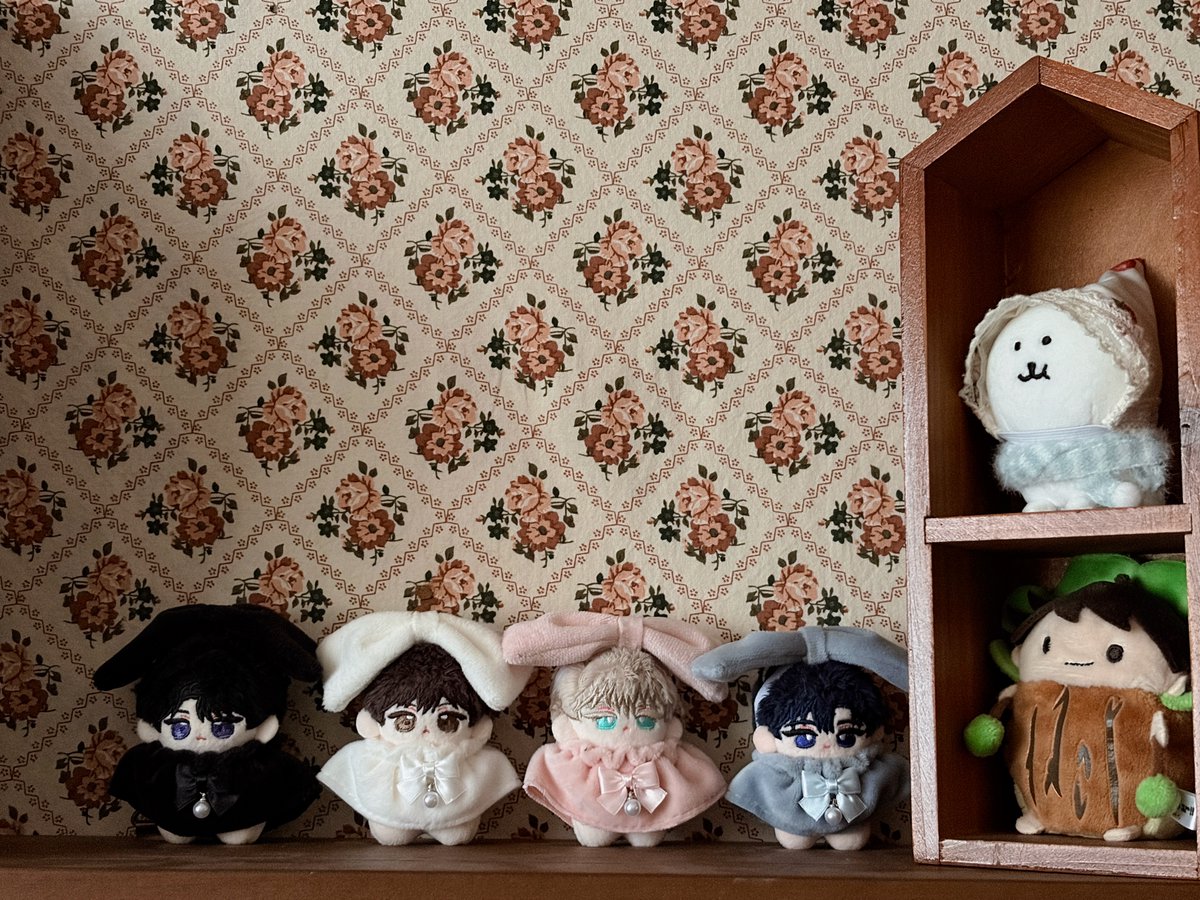 RT+팔로우분들 중 2분 추첨하여 페어의상(2벌)드려요

1/24 20:00 ~ 1/27 23:59 (소진시 마감) 
10cm &amp; 5cm 페어 인형옷 (핑크/블루/블랙/아이보리)
폼> witchform.com/deposit_form/9…