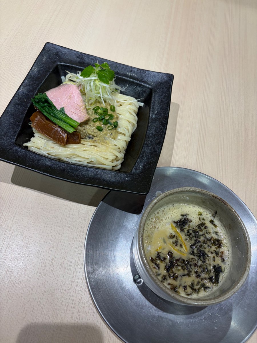 おはようございます！ 【限定麺】牡蠣のつけ白湯やってます！ 牡蠣の