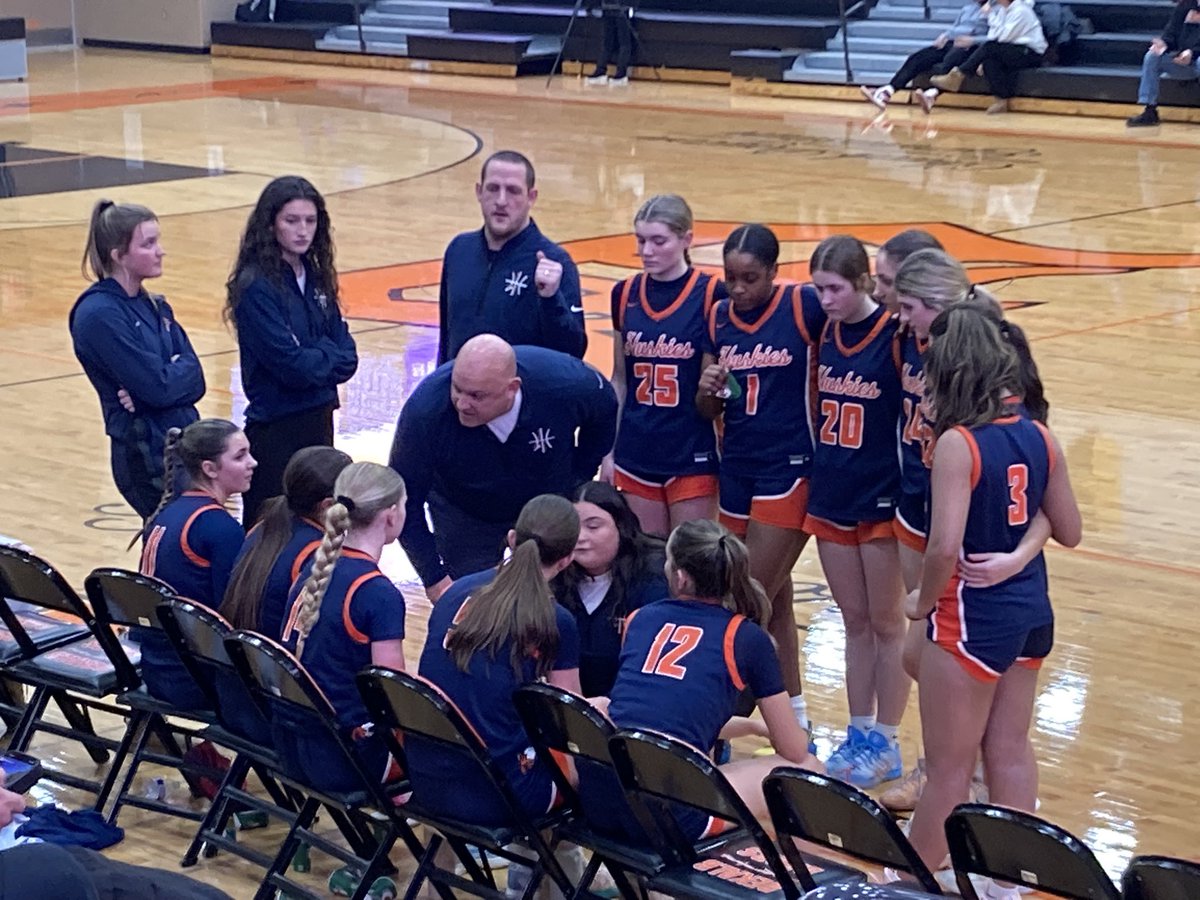 Huskie basketball women avenge an earlier season loss, beating DeKalb on their home court, 42-36, on Friday night