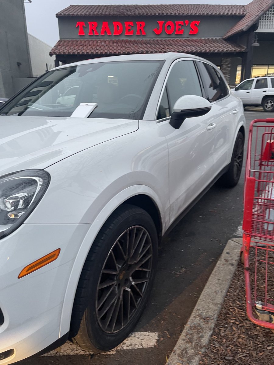 Susie_Q1111's tweet image. This nice guy buying flowers for sweetheart or MOM 💐😂got a #FREE #Tablet on his truck, he looks like a #LUCKY #Crypto type.🍀💓🍀ProveX.com #PulseChain #HEX #PulseX ⁦@RichardHeartWin⁩ 💓XOXO