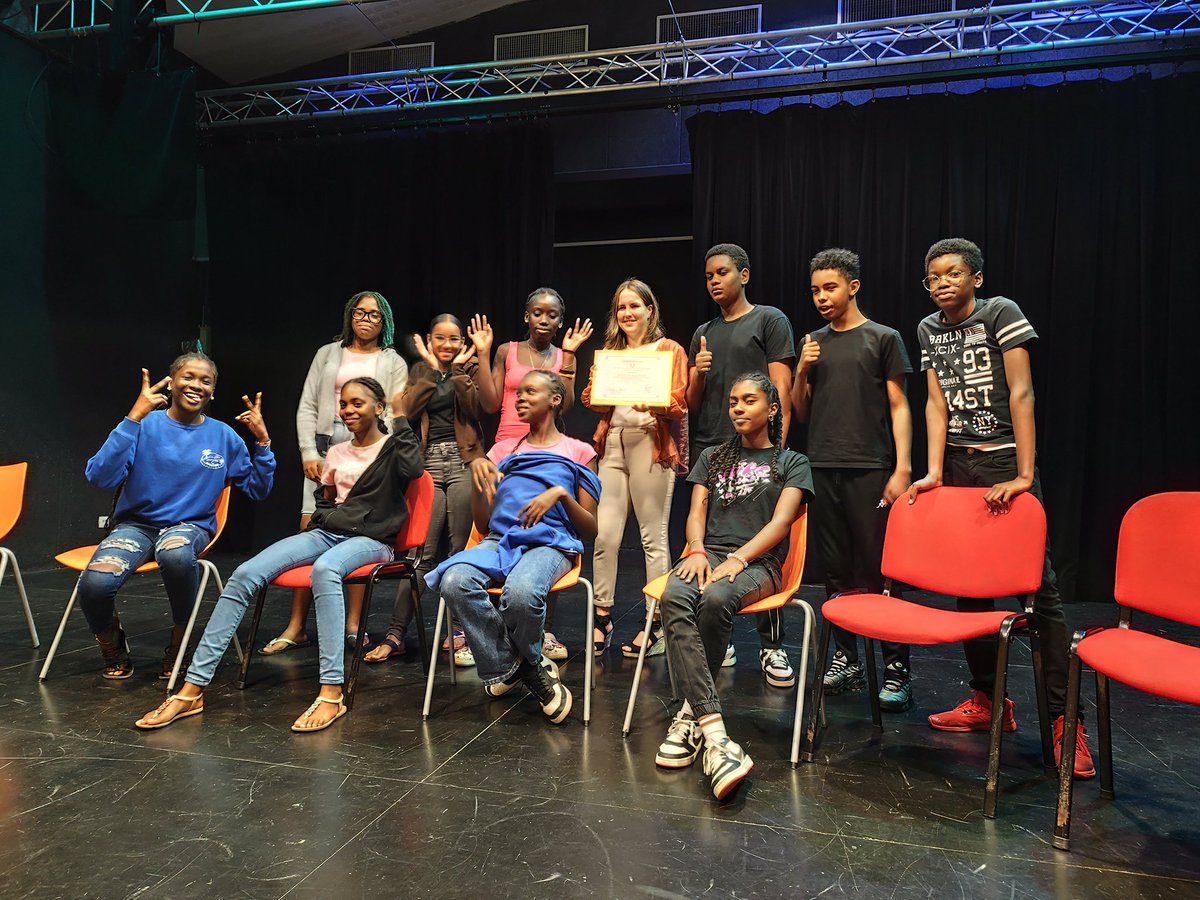 Battle d'impro 2026"A quoi ça sert l'éducation ?" Nos 3è et 4èCHAT de <a href="/CGRichardSamuel/">Collège Richard Samuel</a> ont invité les lycéens option théâtre à improviser autour de ce thème sous la direction d'Anita Deniel. Liaison lycée collège réussie: rires et plaisir. <a href="/AcGuadeloupe/">Académie de la Guadeloupe</a>  <a href="/GFioni/">Gabriele Fioni</a>  <a href="/DAACGuadeloupe/">DAAC Guadeloupe</a>