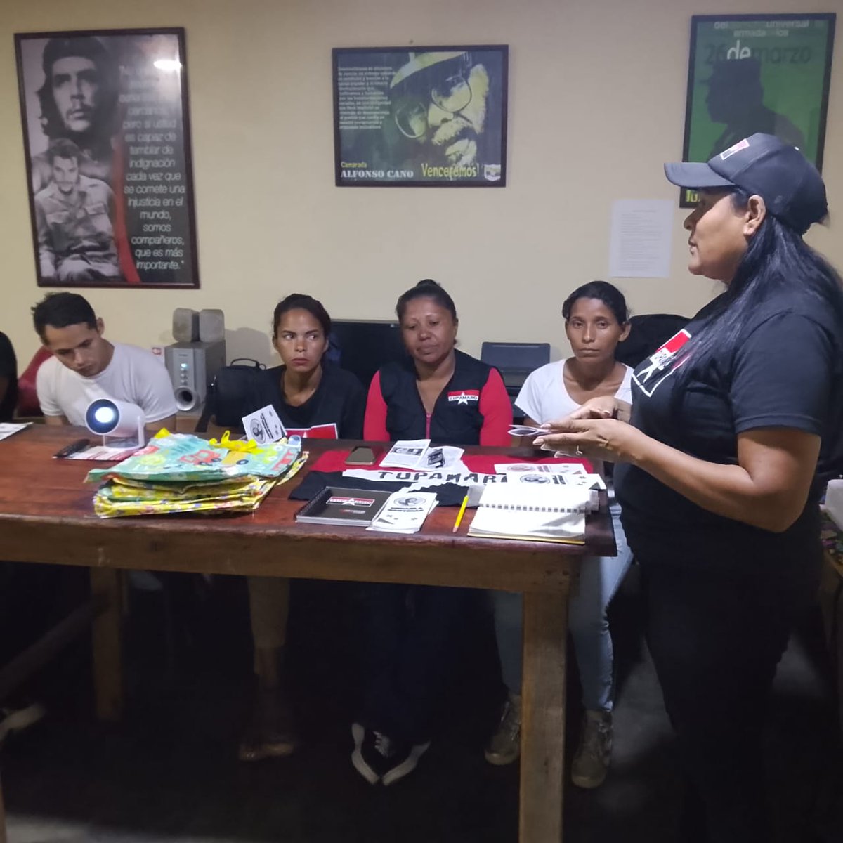 "Las mujeres de la patria son el ejemplo de fuerza, valentía y determinación que inspira a todas las generaciones"
Denise Anton Secretaria Nacional Femenina Del Movimiento Micaela Bastidas, realizó en el Mcpio <a href="/MaturinMrt/">@Municipio. Maturín_ MRT</a>  conversatorio sobre la Heroína Micaela Bastidas.