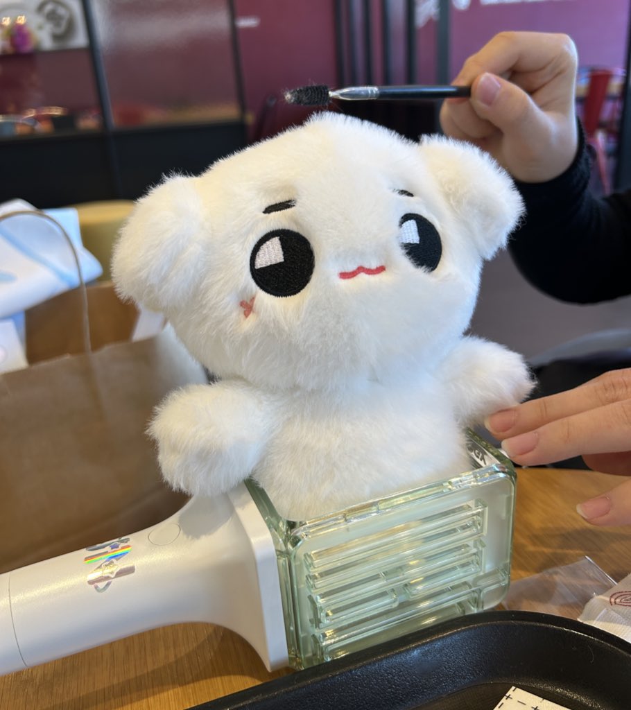 태용이 반스 앞판 잃어버렷음….. 시발……