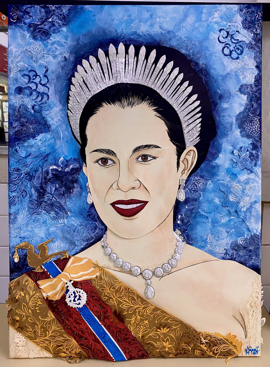 พระพันปีหลวง 
ขนาด 50x70 cm.
เทคนิคตัดกระดาษด้วยมือ และ สีอะคริลิท
#พระพันปีหลวง #ขอเป็นข้ารอบาททุกชาติไป #เรารักสถาบันพระมหากษัตริย์ #น้อมรําลึกในพระมหากรุณาธิคุณ #กรุงเทพ #art #painting #acrylic #Papercut #papercraft #BANGKOKTHAILAND