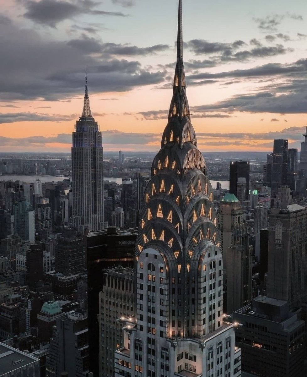 America’s two best skyscrapers.

And it’s not even close.