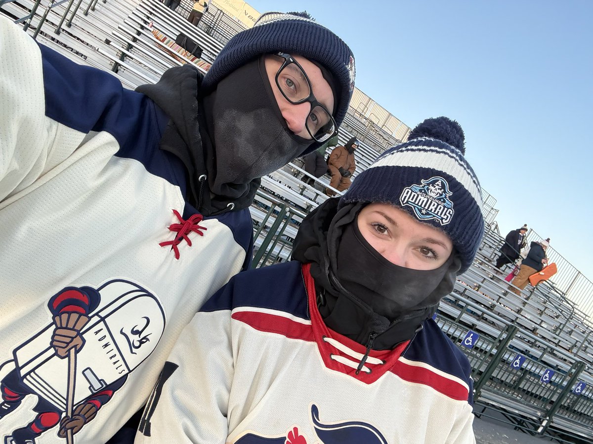 stonenova97's tweet photo. @mkeadmirals outdoor game, Ads win 3-2 in OT from a goal by who else but Happy. What a game, and an incredible experience https://t.co/efdISFlnJZ
