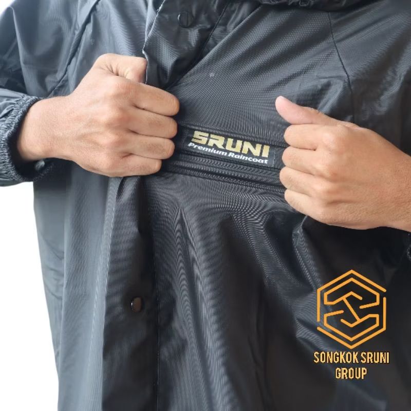 Pass banget nih 
Cek Jas Hujan Pria Wanita Sruni Tebal Anti Rembes dengan harga Rp51.000. Dapatkan di Shopee sekarang! s.shopee.co.id/5VPJoh1rV4?sha…