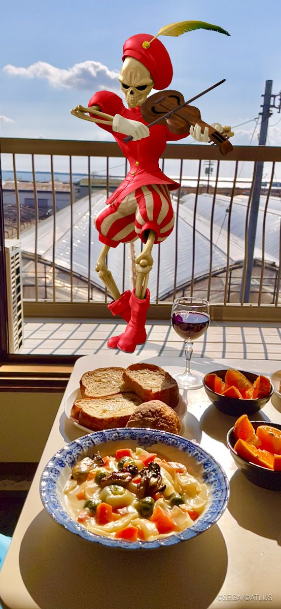 芽キャベツシチュー、奥さんが作ってくれた。
ストラディバリの演奏付きでいただきます！