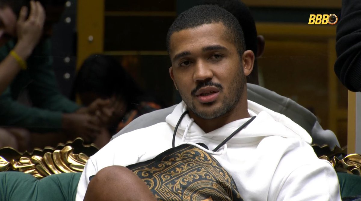 CRacervo's tweet image. Matheus disse que a Ana Paula foi pro BBB pra falar de política.

Milena: "Por que você não sai logo e quem sabe você se candidata." #BBB26