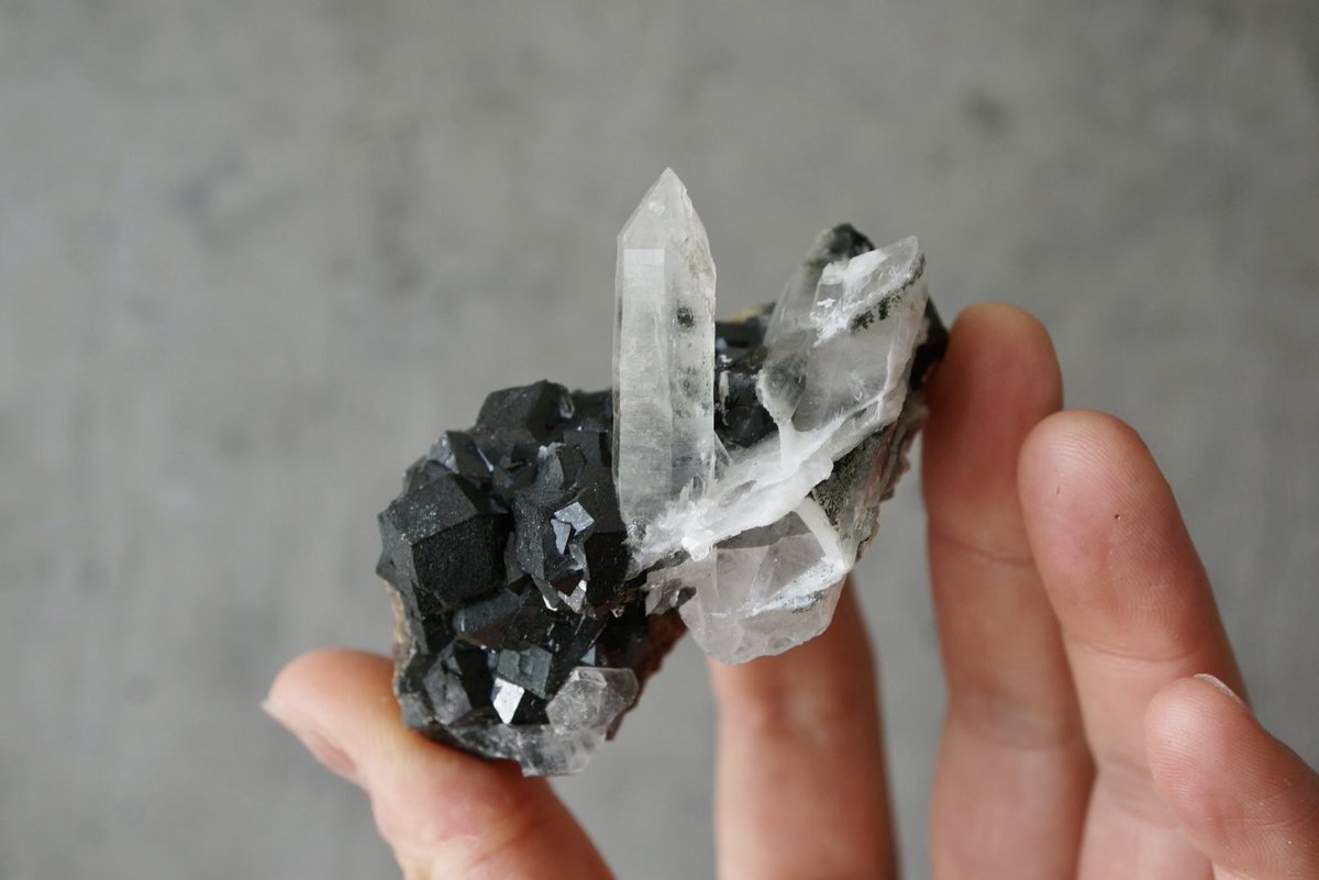 結晶が美しい】ガーネットinクォーツ フェルドスパー 32×18×14mm