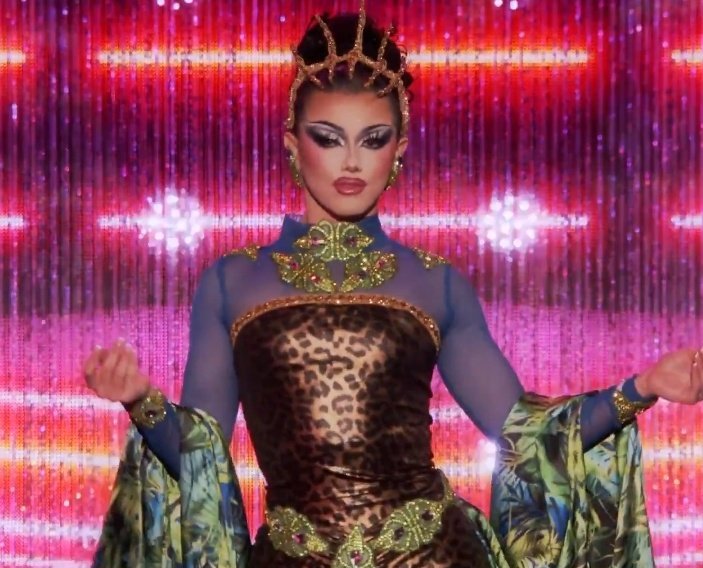 rhnyratargaryen's tweet photo. nini coco you're gonna pay for your crimes 
#DragRace https://t.co/m6BrrRqZgc