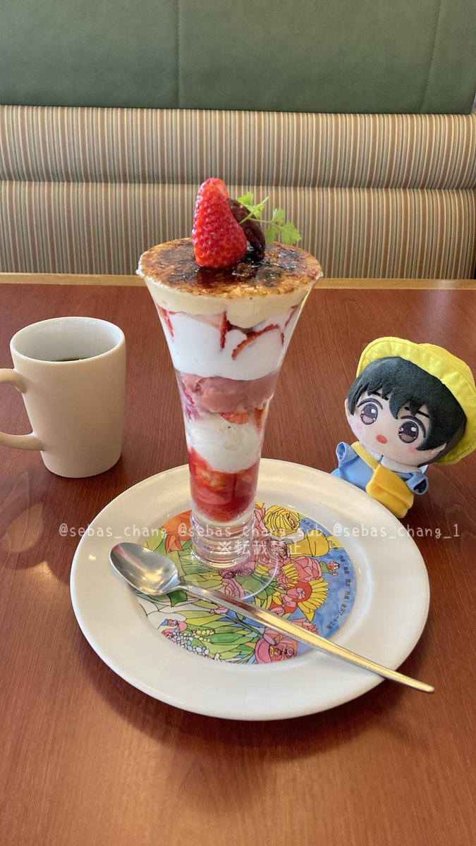 sebas_chang_sub's tweet photo. ロイホの苺のブリュレパフェとちびぐるみじゅん https://t.co/gaLyMz3agV
