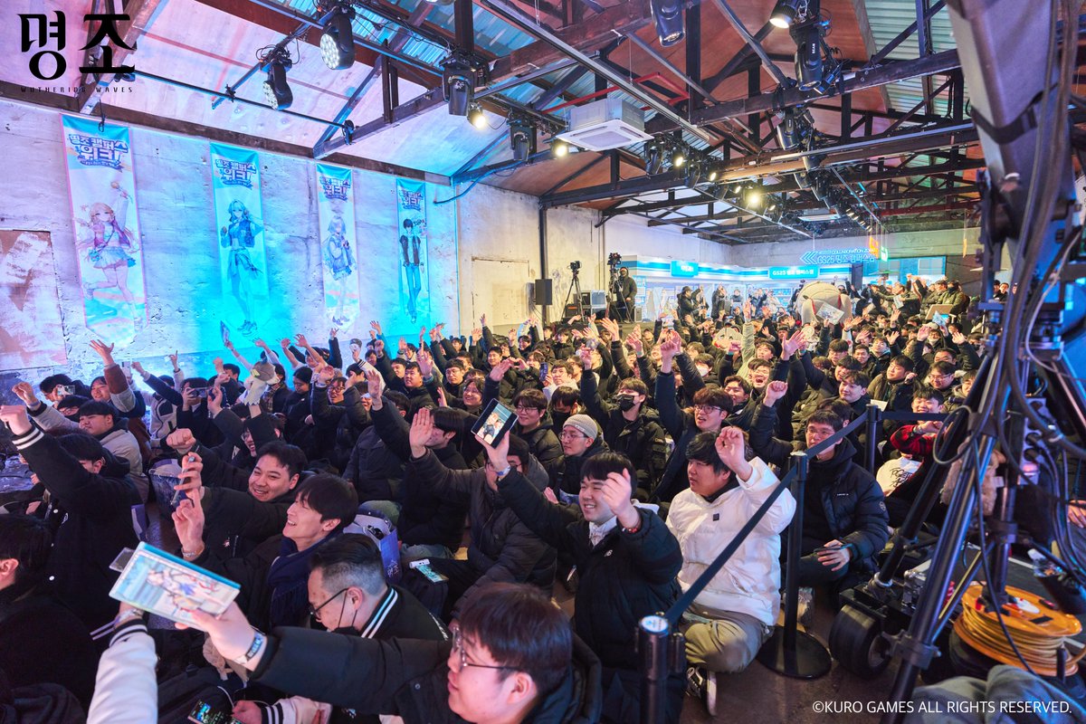 WW_KR_Official's tweet image. 🏫 「띵조 캠퍼스 위크: 이 순간, 우리가 만난 띵조」 입학 첫날 스케치 대공개!

방랑자님, 캠퍼스 입학 첫날은 어떠셨나요?
다채로운 동아리 활동과 교양 수업,
친절하고 활력 넘치는 공명자 친구들,
그리고 마음을 울리는 감동적인 입학식까지!

설레는 입학 첫날, 살포시 쌓인 소중한 순간들을…