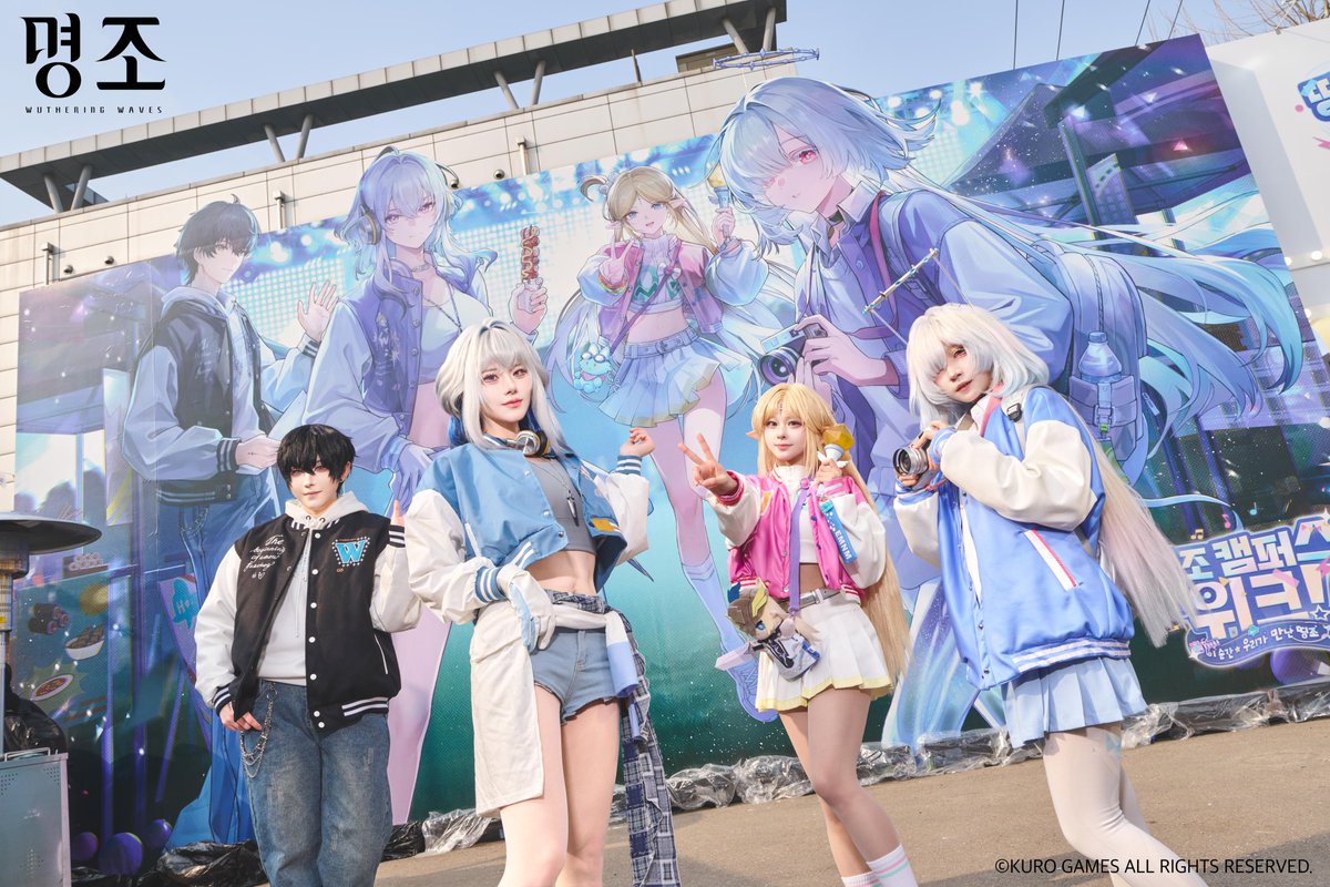 WW_KR_Official's tweet image. 🏫 「띵조 캠퍼스 위크: 이 순간, 우리가 만난 띵조」 입학 첫날 스케치 대공개!

방랑자님, 캠퍼스 입학 첫날은 어떠셨나요?
다채로운 동아리 활동과 교양 수업,
친절하고 활력 넘치는 공명자 친구들,
그리고 마음을 울리는 감동적인 입학식까지!

설레는 입학 첫날, 살포시 쌓인 소중한 순간들을…